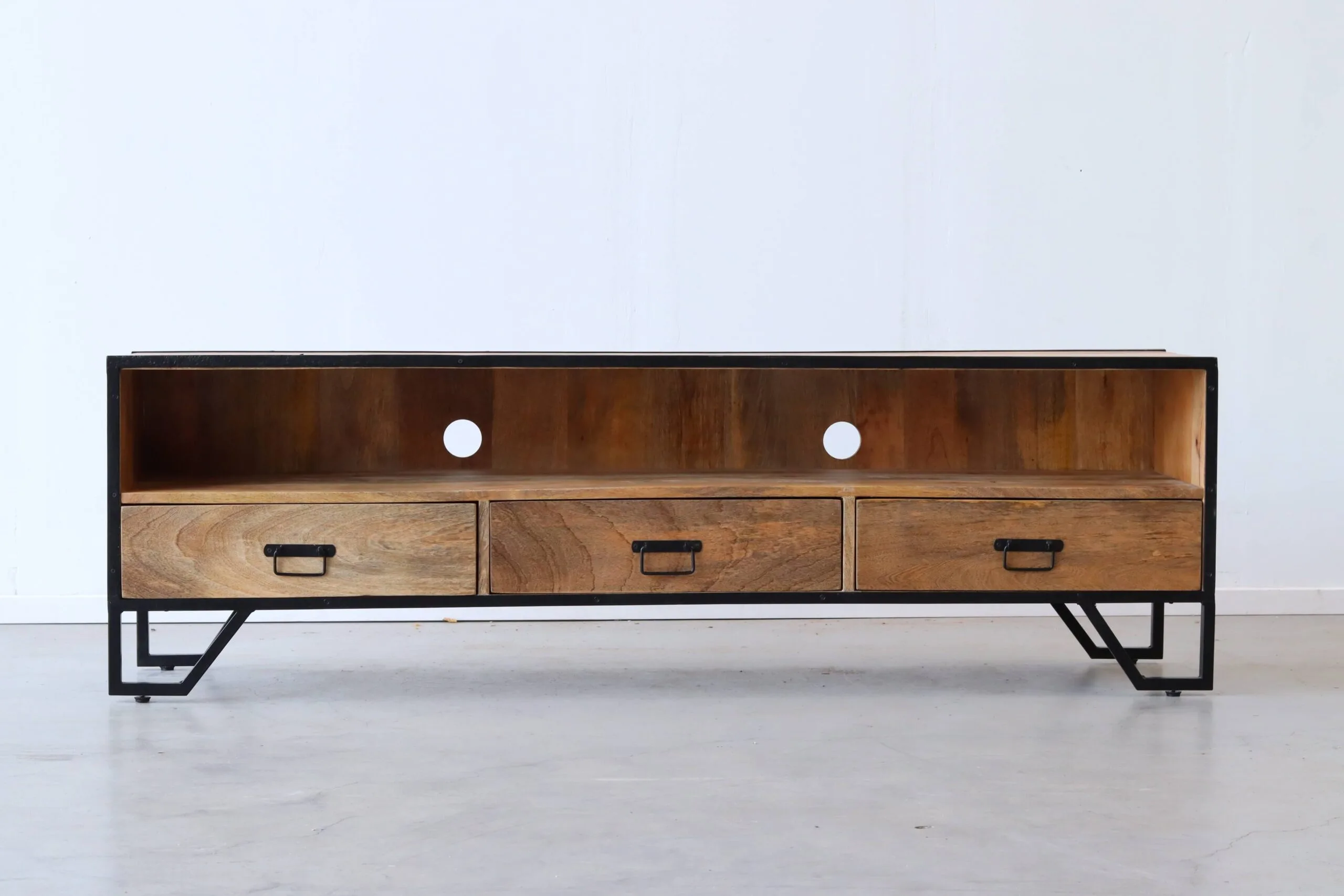 TV meubel van mangohout 160 cm met warm houtkleur en modern ontwerp